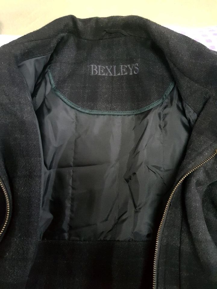 Schwarze Herren Wolljacke Gr.L/XL in Kröslin