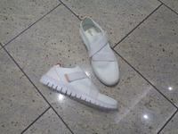 Esmara Sneaker mit Barfußtechnologie Gr. 38 - 24,5 cm - weiß Frankfurt am Main - Sachsenhausen Vorschau