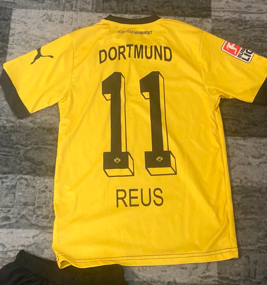 Borussia Dortmund Trikot mit Hose für Kinder in Alsdorf