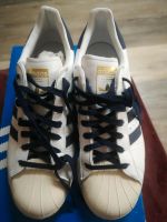 Adidas Superstars Gr. 10 in weiß mit blauen Streifen Nordfriesland - Sankt Peter-Ording Vorschau