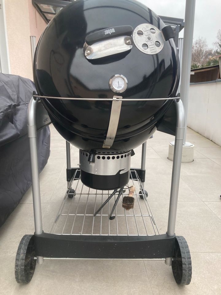 Weber Performer Deluxe GBS Holzkohlegrill • 57 cm in Wenzenbach