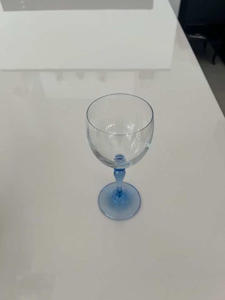 6-er Set elegante Gläser mit blauem Stil in Markdorf