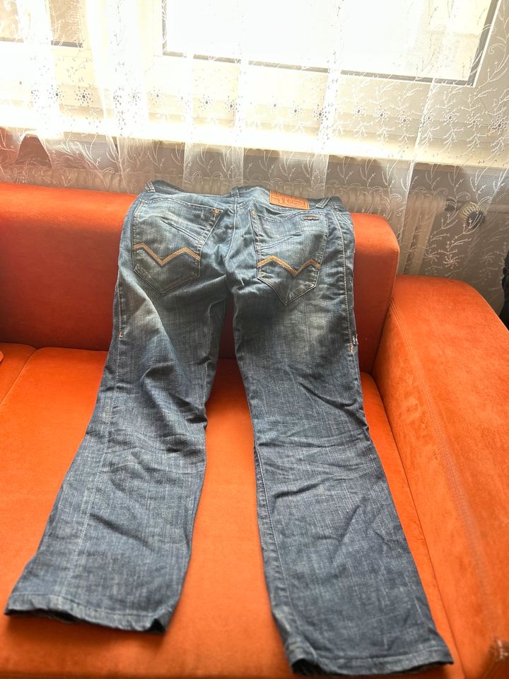 Dunkel blaue breite Jeans in Duisburg