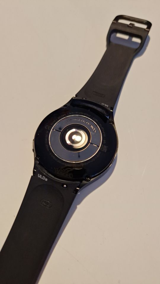 Samsung Galaxy Watch4, SM-R870, SmartWatch mit Fitness Tracker in Frankfurt am Main