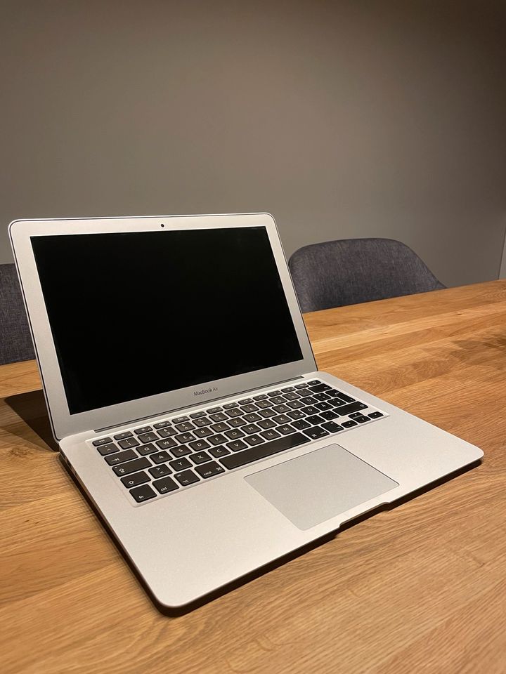 Apple MacBook Air 13“ (2017) i5 128GB in Neufahrn