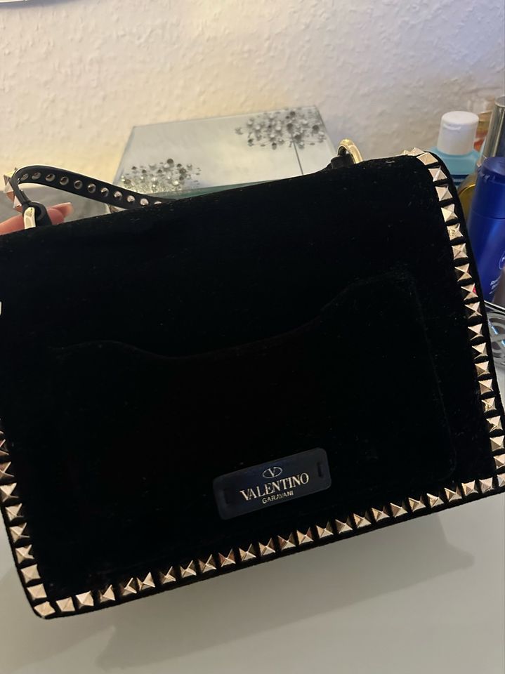 Valentino Samt Handtasche schwarz goldenen Nieten in Düsseldorf