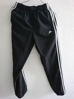 Adidas Trainingshose Gr. 152 Niedersachsen - Friesoythe Vorschau