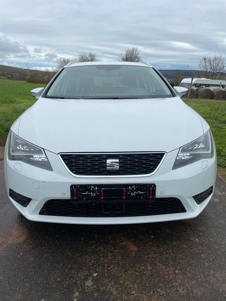 Seat Leon Stylance 1.6TDI AHK erste Hand Navi 18 Zoll TÜV Service EURO6 in Weinsheim (Kr Bad Kreuznach)