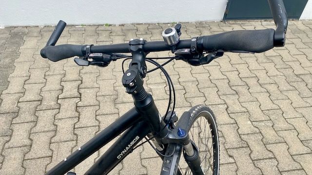 Dynamics Black Cross Fahrrad + Gelsattel, gefederte Sattelstütze in Frankfurt am Main