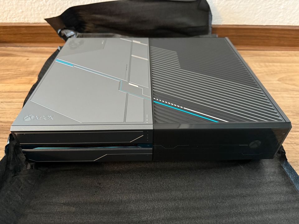 Microsoft Xbox One  1TB Halo 5 Guardians Limited Collectors Edit in Ettlingen