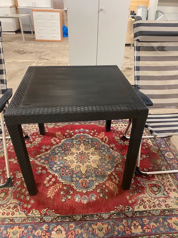 Gartentisch mit zwei Stühlen Tisch Stuhl in Hannover
