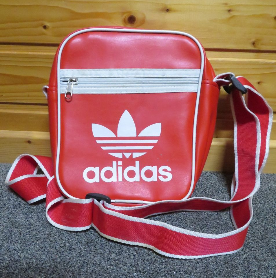 Adidas Tasche Umhängetasche Kindergarten Schule Sport in Bad Hersfeld