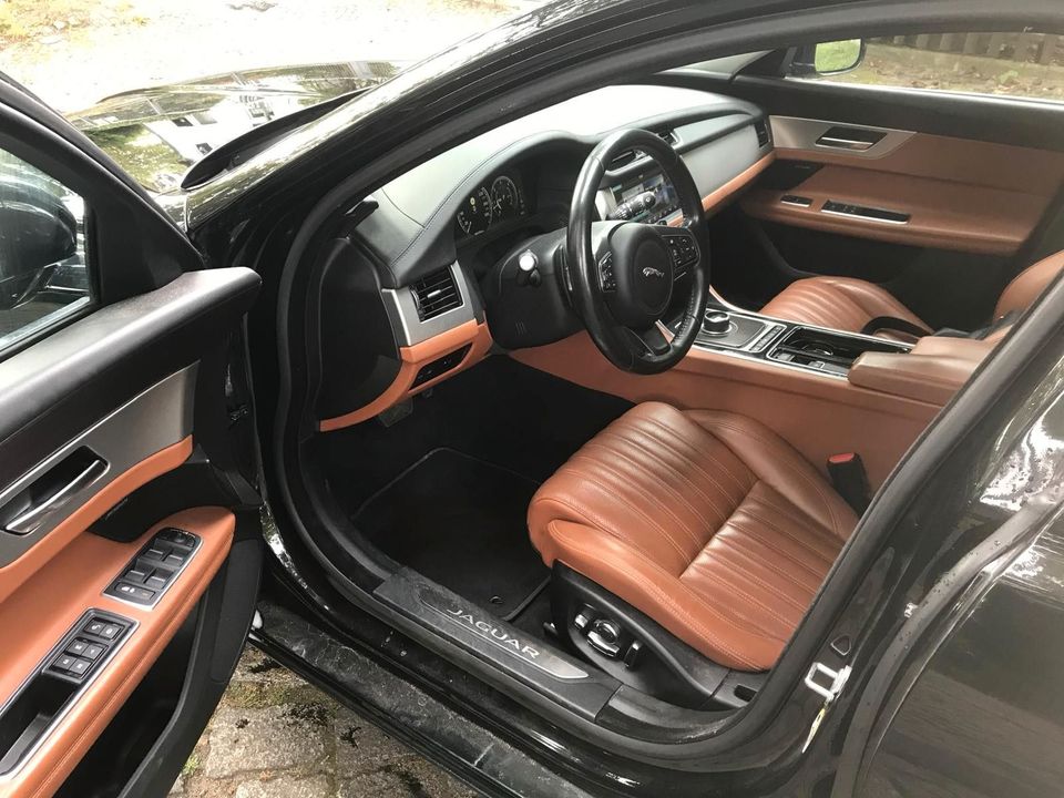 Jaguar XF 30d 300PS Prestige Automatik Prestige in Berlin