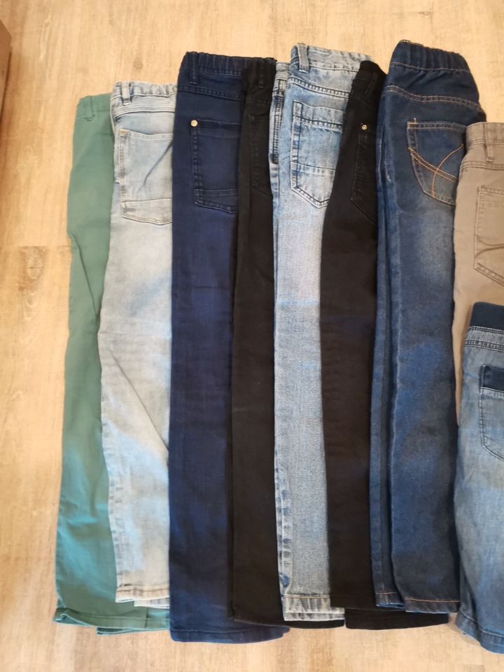 7 jeans und 6 kurze Hosen!!! Gr. 140 in Zwenkau