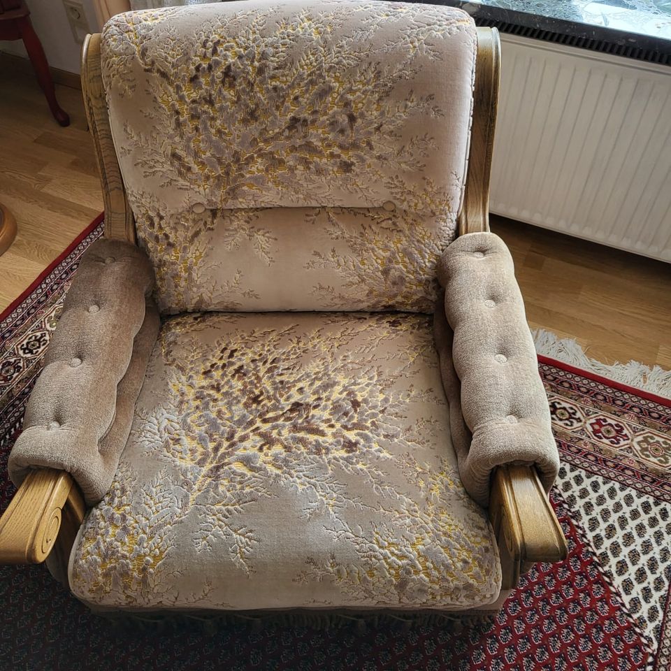 Sitzgarnitur aus alten Zeiten in Otterndorf