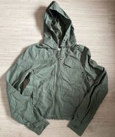 H&M Mädchen Jacke Salbei Gr. 170/S Niedersachsen - Wilhelmshaven Vorschau