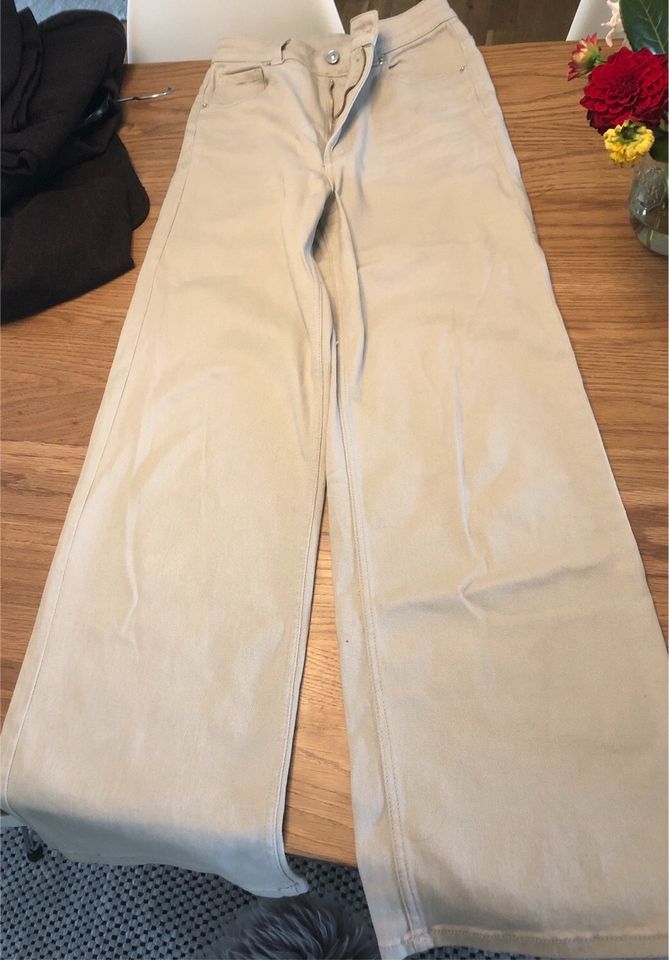 H&M divided Jeans beige Wide Leg Gr. 36 in Hürth