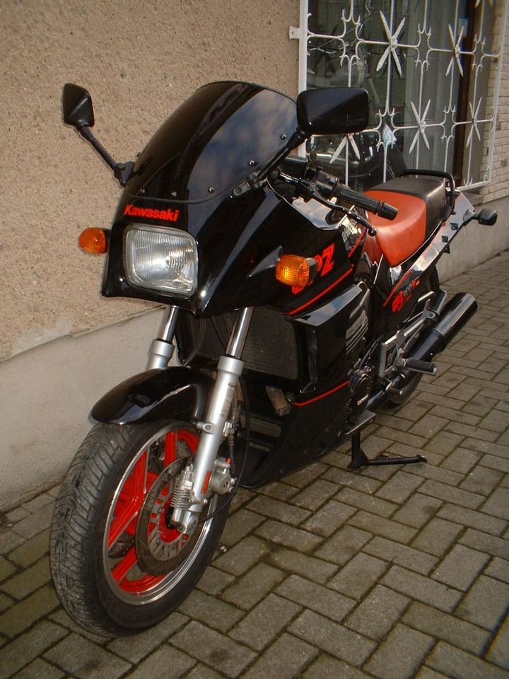 Kawasaki GPZ 900 R in schönem Originalzustand in Aschersleben