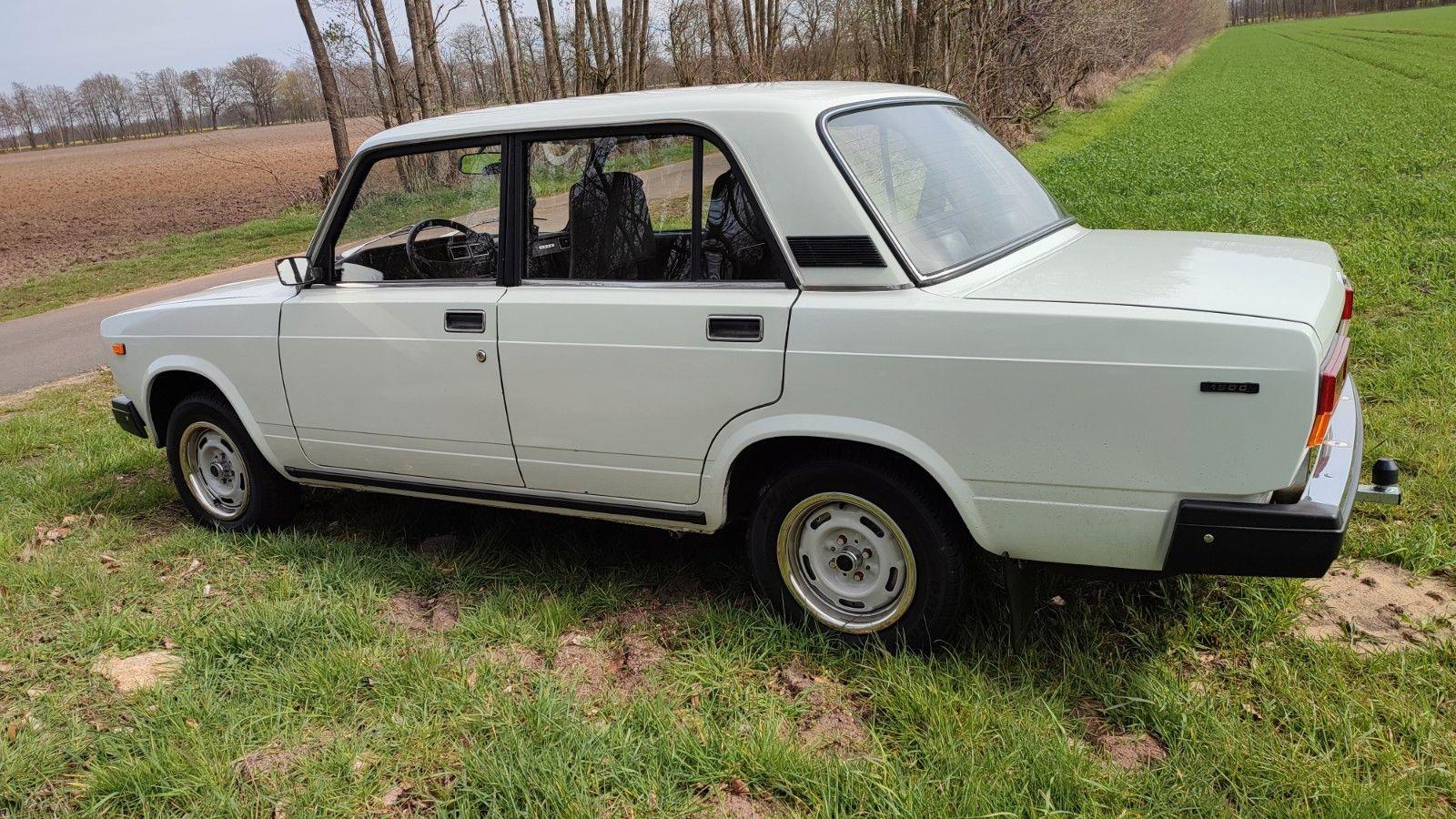 Abbildung des Autos Lada 2107