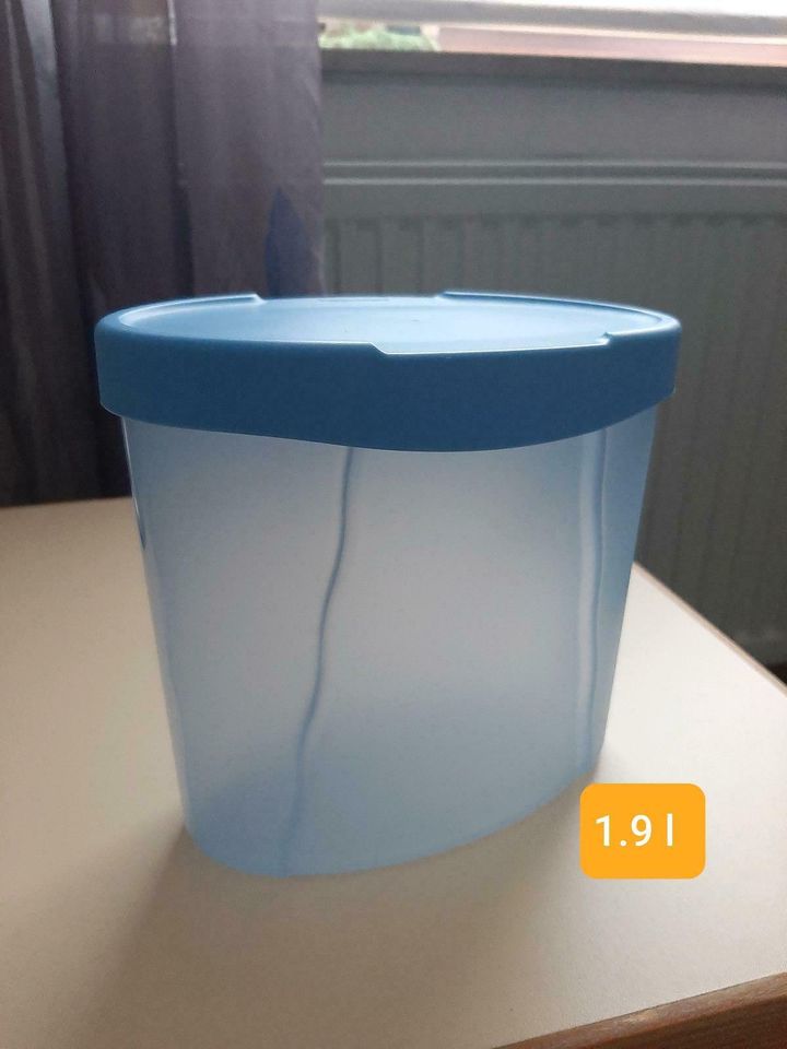 Tupperware, 1.9l mit Schüttvorrichtung in Brilon