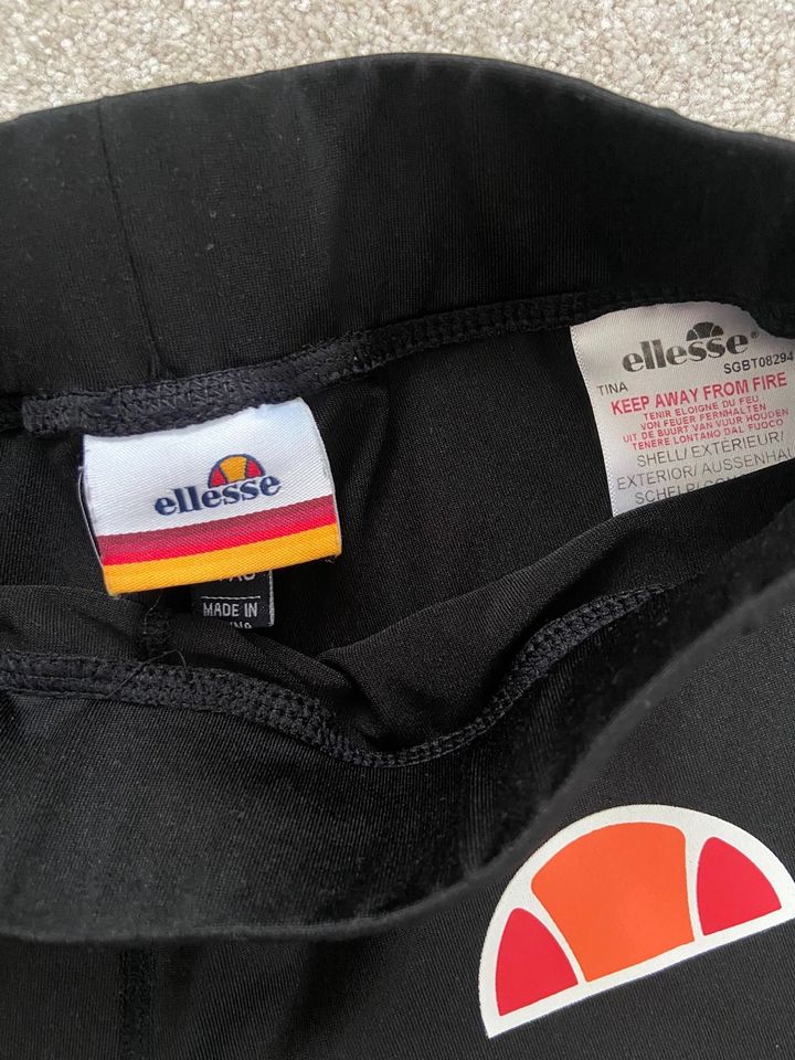 Ellesse Shorts Sport Damen schwarz XS in Augsburg