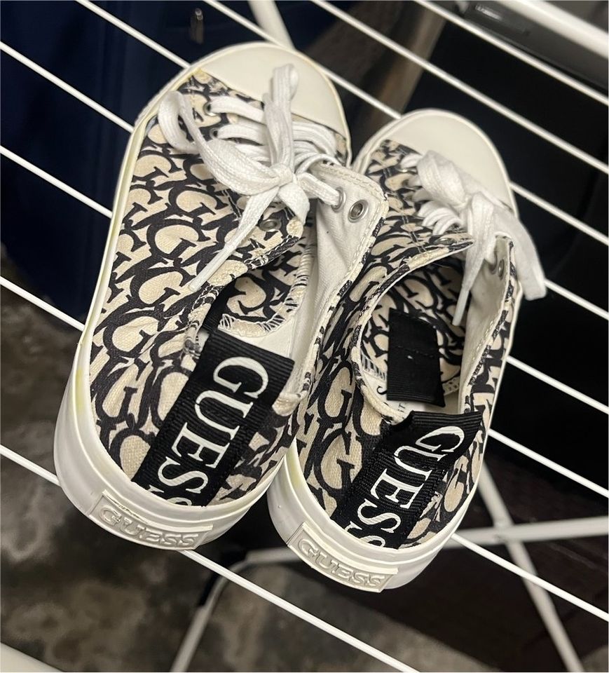 Guess Sneaker Sommer Logo Monogramm G 39 in Bielefeld