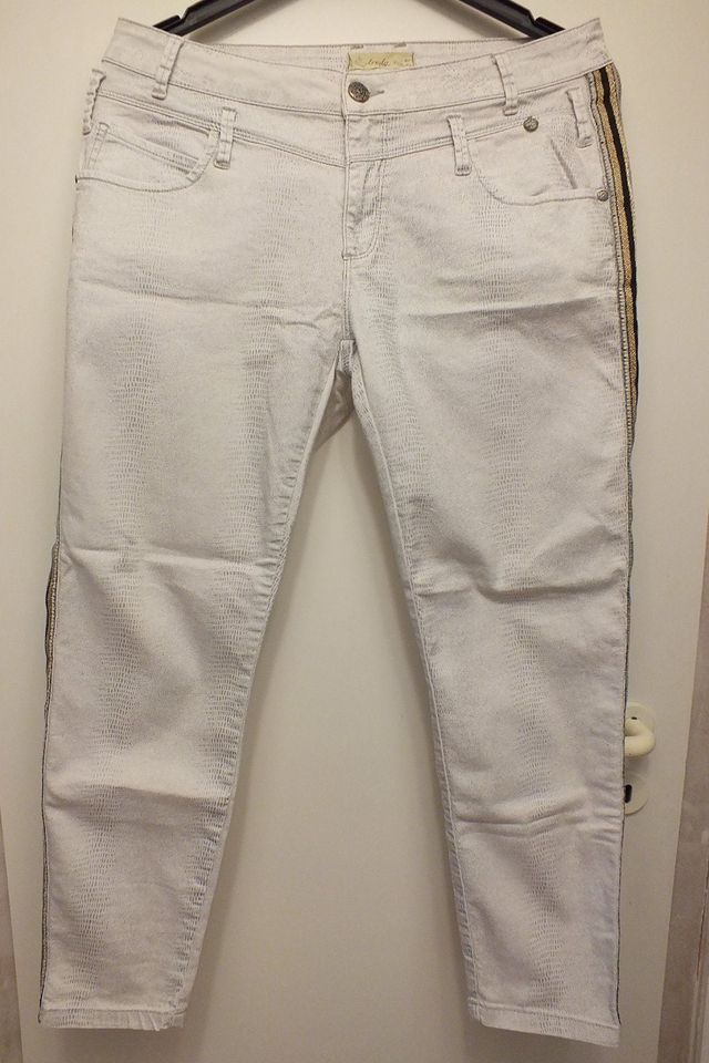 Tredy Hose Damenhose Jeans in cremefarben der Größe 42 in Overath
