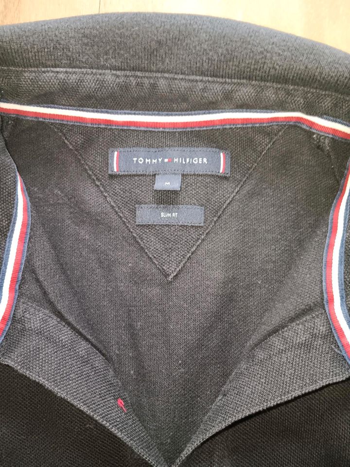 2 Tommy Hilfiger Poloshirts gr.M und S in Hamburg