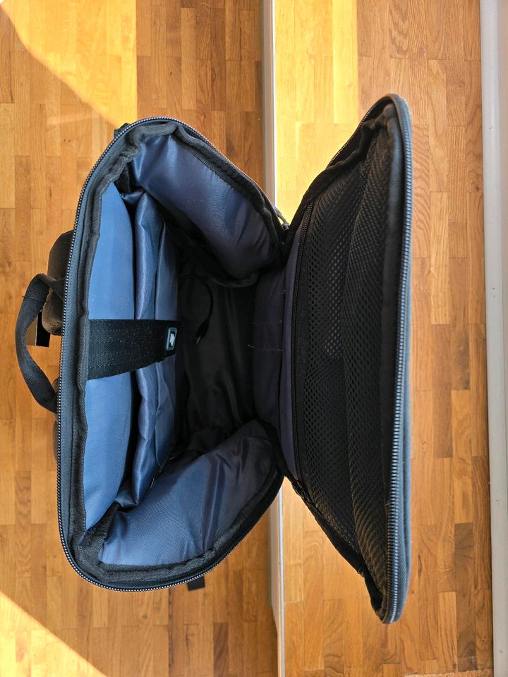 Hochwertiger Funktionsrucksack mit Lade- und Flat lay funktion in Hamburg