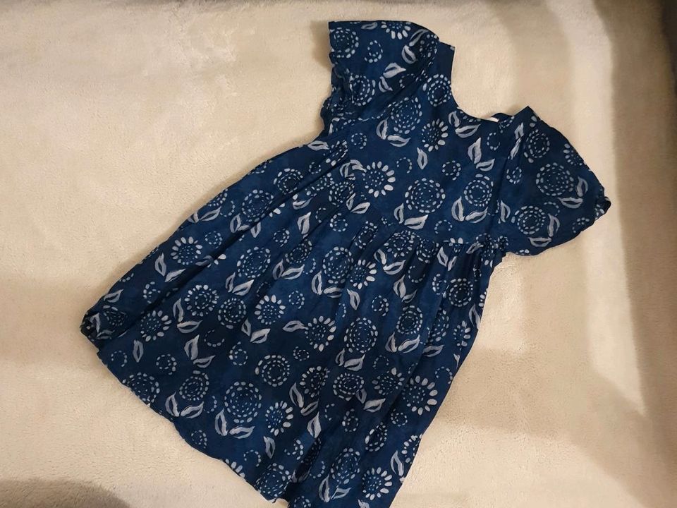 Kleid Next Mädchen Gr. 110 blau Blumen 100% Cotton in München