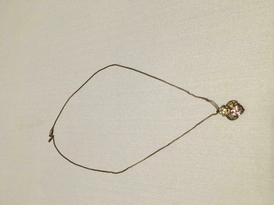 Modeschmuck alte Kette mit Anhänger metallisch silberfarben in Wohlsborn