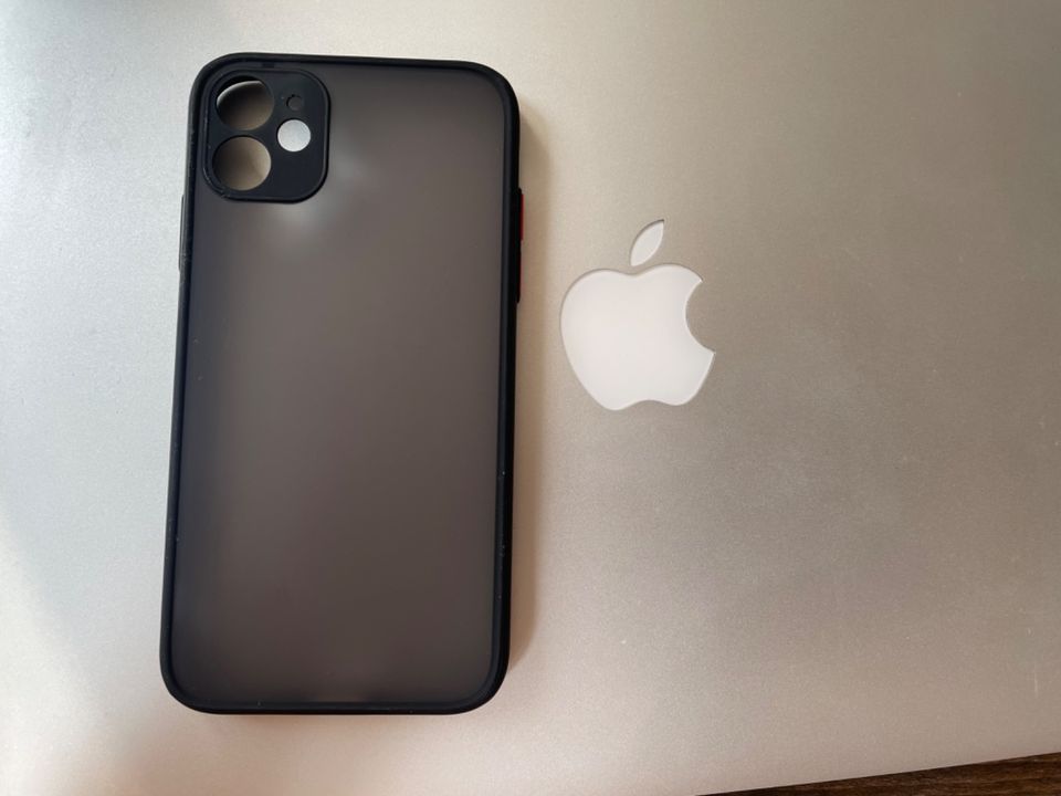 Iphone 11 Case Silikon - perfekter Tastendruck in Berlin