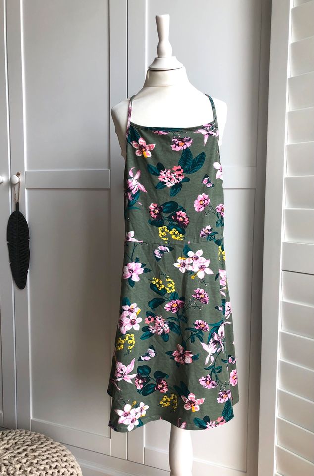 ❤️ Süßes H&M Sommer Spaghetti Kleid Blumen-Muster 140/146 wNEU in Hamburg