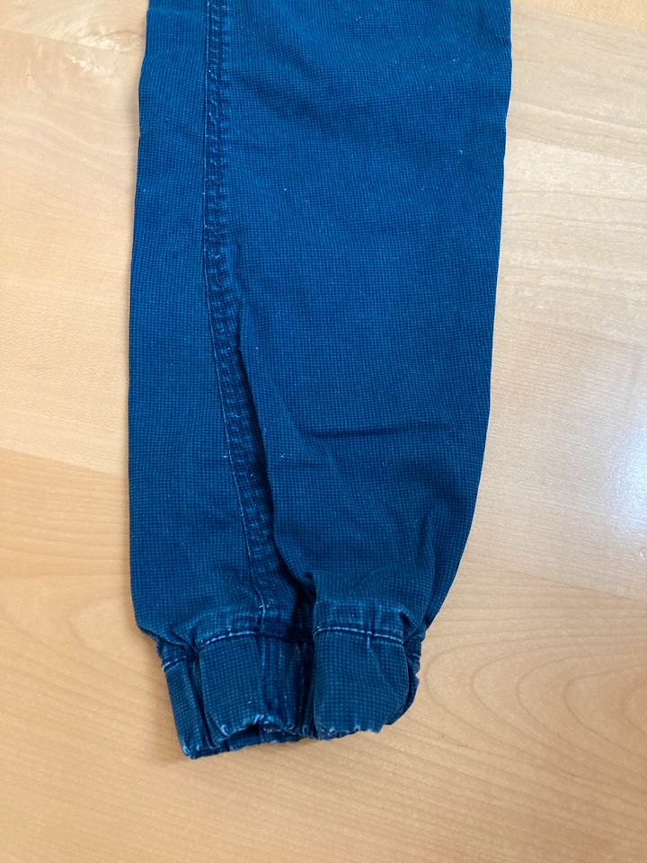 H&M Jeans Canvas Hose mit verstellbarem Bund, Gr. 152 in Rudelzhausen