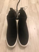 H&M CHELSEABOOTS AUS VELOURSLEDER -NAGELNEU- Mitte - Wedding Vorschau