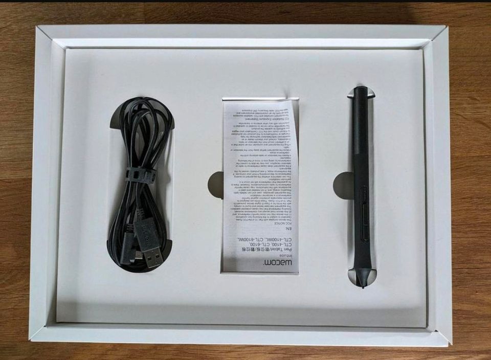 Wacom Intuos M Bluetooth Grafiktablett (Größe M, schwarz) in Hirschaid