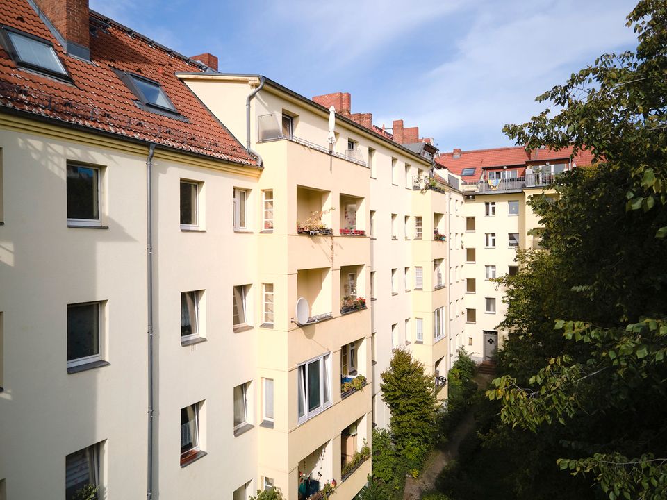 Anlegen nahe des Neuköllner Schillerkiezes: Vermietete 2,5-Zimmerwohnung mit Balkon in Berlin