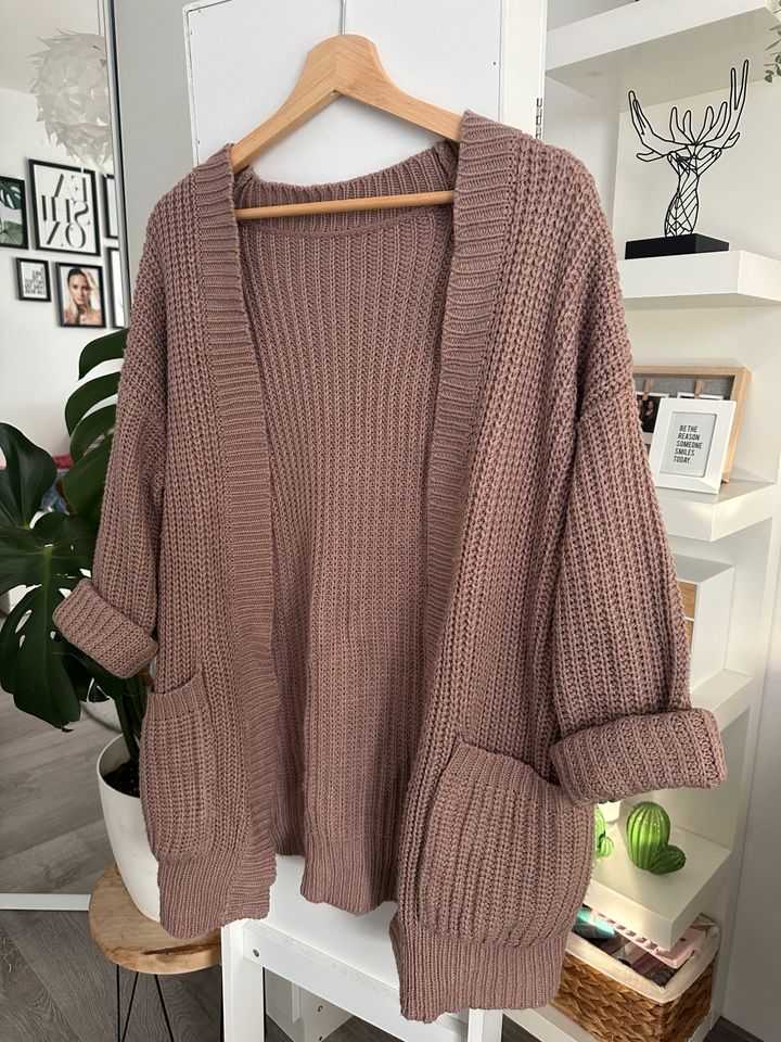 Strickjacke Cardigan Altrosa NEU / XS in Brakel