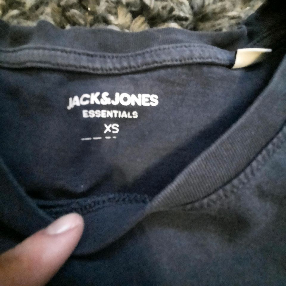 Pullover Sweatshirts verschiedene jack jones  Champion adidas in Bitburg