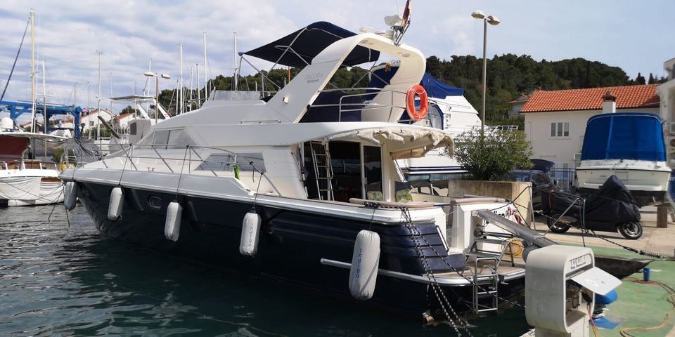 Flybridge Motoryacht (15,85 m) in Kroatien mit Liegeplatz in St. Ingbert