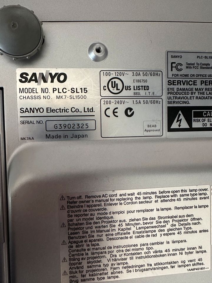 Beamer Sanyo PLC-SL 15 in Ehringshausen