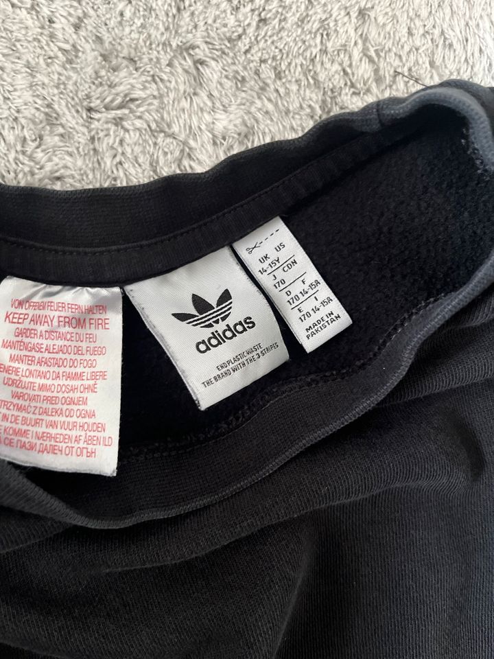 2x Adidas Pullover Grau und schwarz Gr. 170 in Biebertal