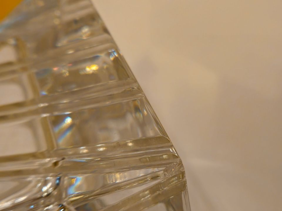 Glaskaraffe  Kristallglas NEU  mit kleinster Beschädigung in Hamburg