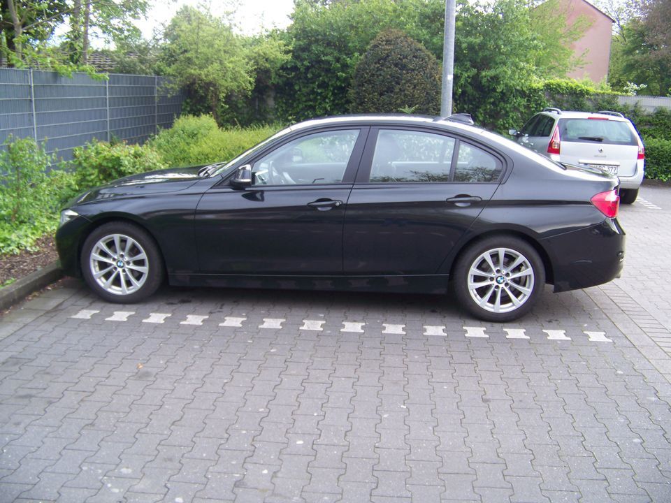 BMW F30 Baujahr 2016 in Duisburg