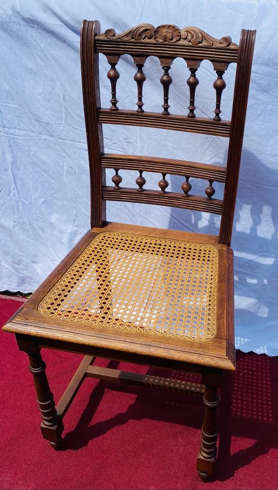 6 Stühle (3+2+1) - Geflecht - Antik - Holz - Schnitzereien - in Endingen