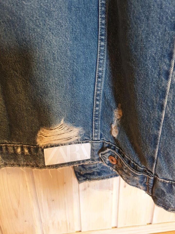 Zara Damen Jeansjacke blau Gr. S neuwertiger Zustand in Mölln