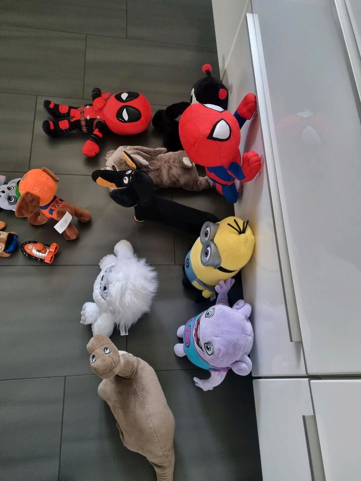 Stofftiere Ikea,Minion,Deadpool,Spiderman,Paw Patrol in Bad Driburg