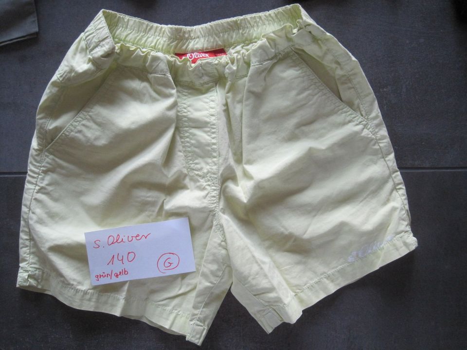 KLeiderpaket Hosen Jeans Shorts Pulli Gr 116 bis 146 schwarz gelb in Inden