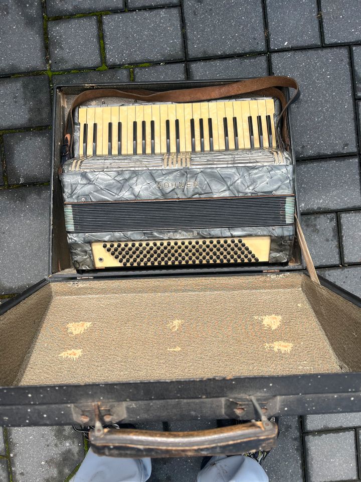 Akkordeon Hohner Verdi III B im guten Zustand mit Koffer in Braunschweig