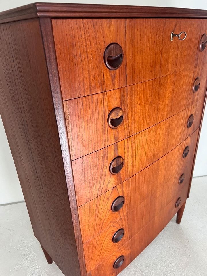 halbrunde gebogene Schubladen Kommode Wäschekommode Schlafzimmer Flurschrank dänisches Mid Century Design 60er Teak dunkles Holz Vintage in Berlin